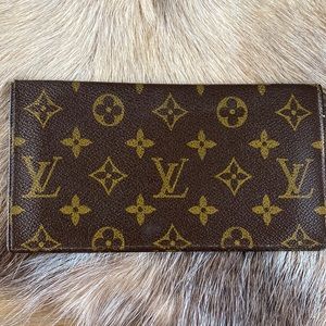 Authentic Louis Vuitton checkbook cover